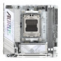 GIGABYTE X870I AORUS PRO ICE Scheda madre - Supporta CPU AMD Ryzen serie 9000, VRM a 8+2+1 fasi, fino a 8400 MHz DDR5 (OC),